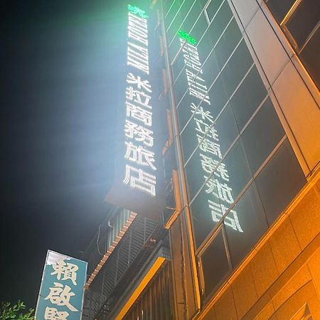 Mila Hotel Taichung Bagian luar foto