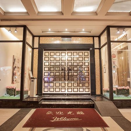 Mila Hotel Taichung Bagian luar foto