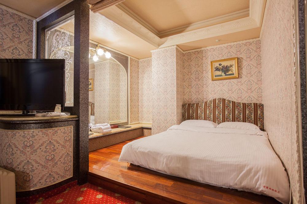 Mila Hotel Taichung Bagian luar foto