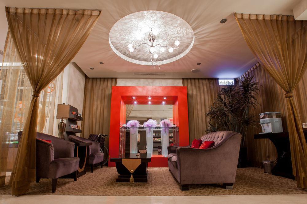 Mila Hotel Taichung Bagian luar foto