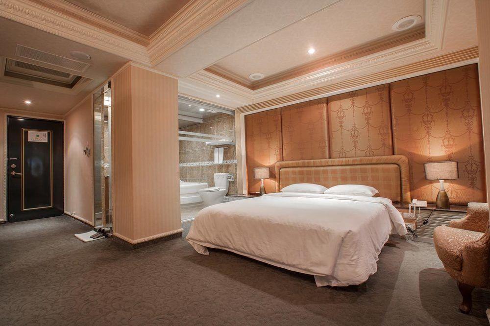 Mila Hotel Taichung Bagian luar foto