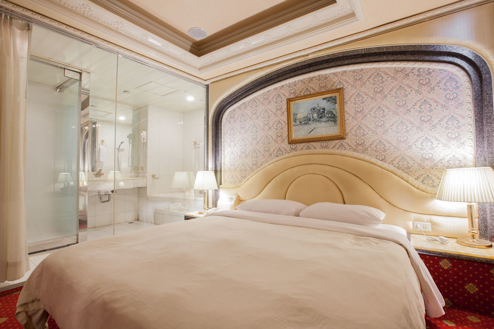 Mila Hotel Taichung Bagian luar foto