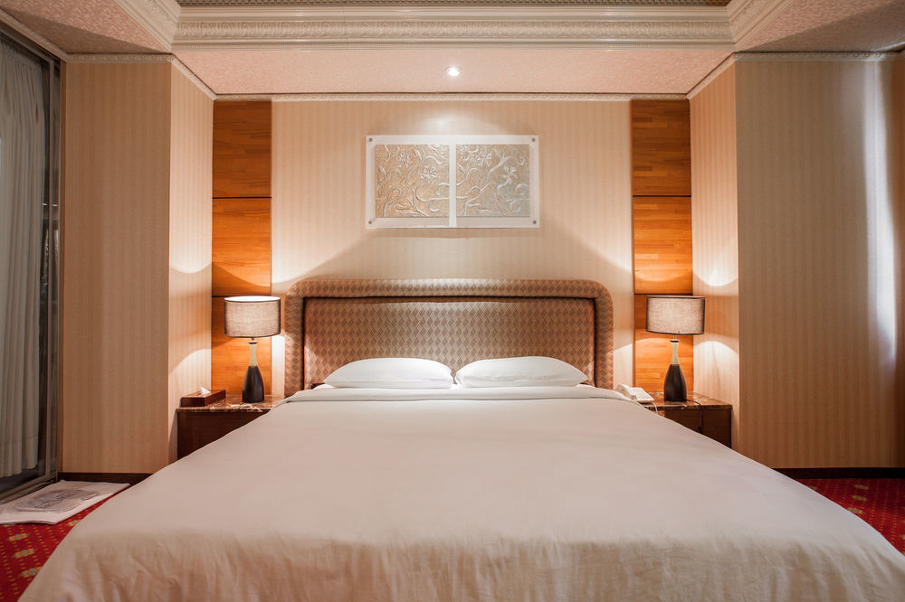 Mila Hotel Taichung Bagian luar foto