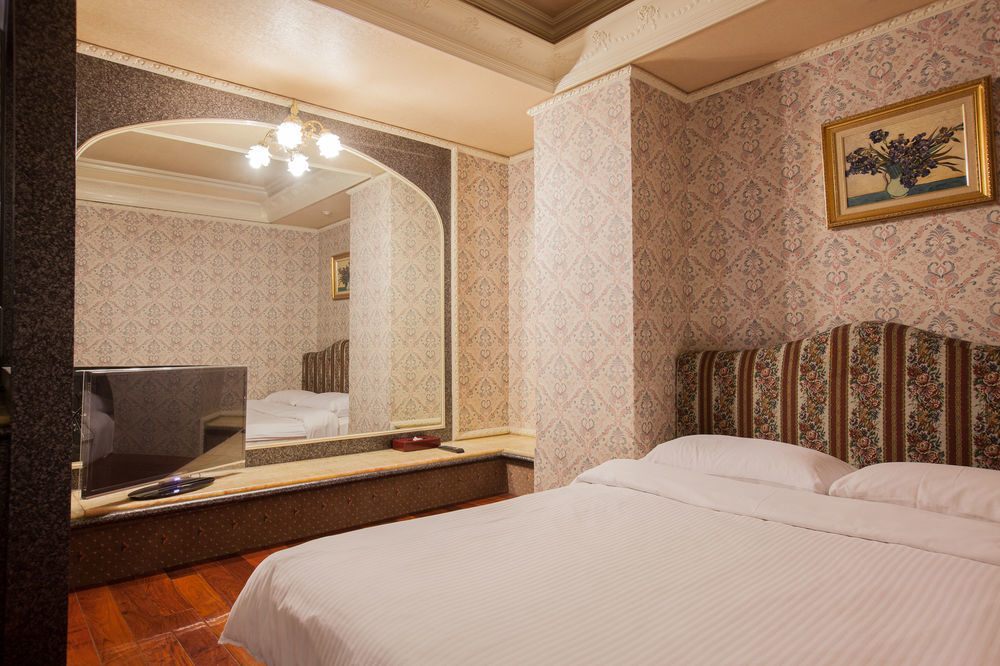 Mila Hotel Taichung Bagian luar foto