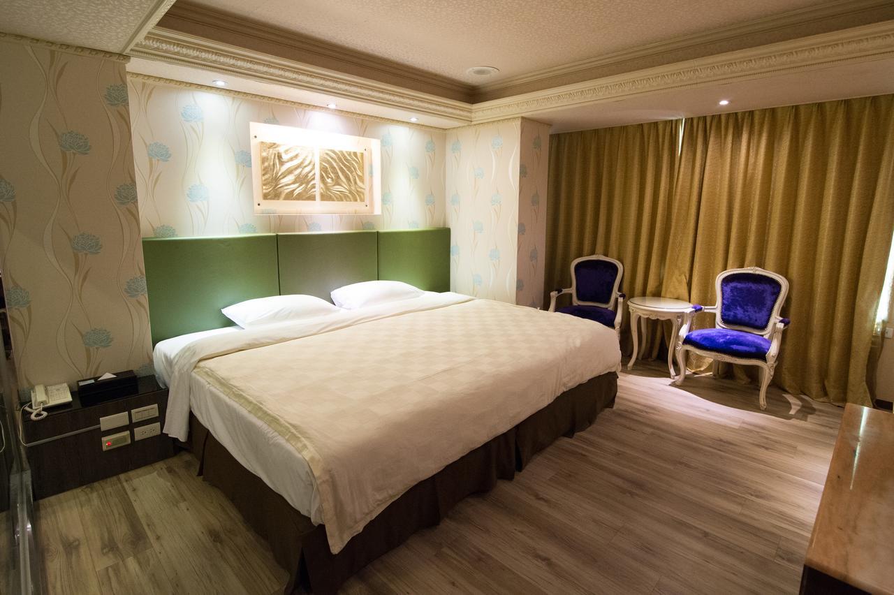 Mila Hotel Taichung Bagian luar foto