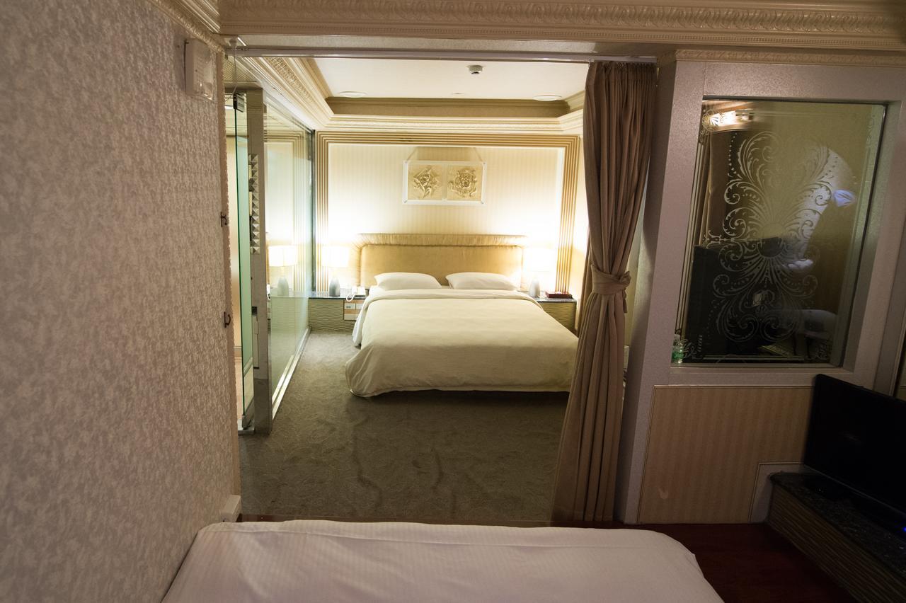 Mila Hotel Taichung Bagian luar foto
