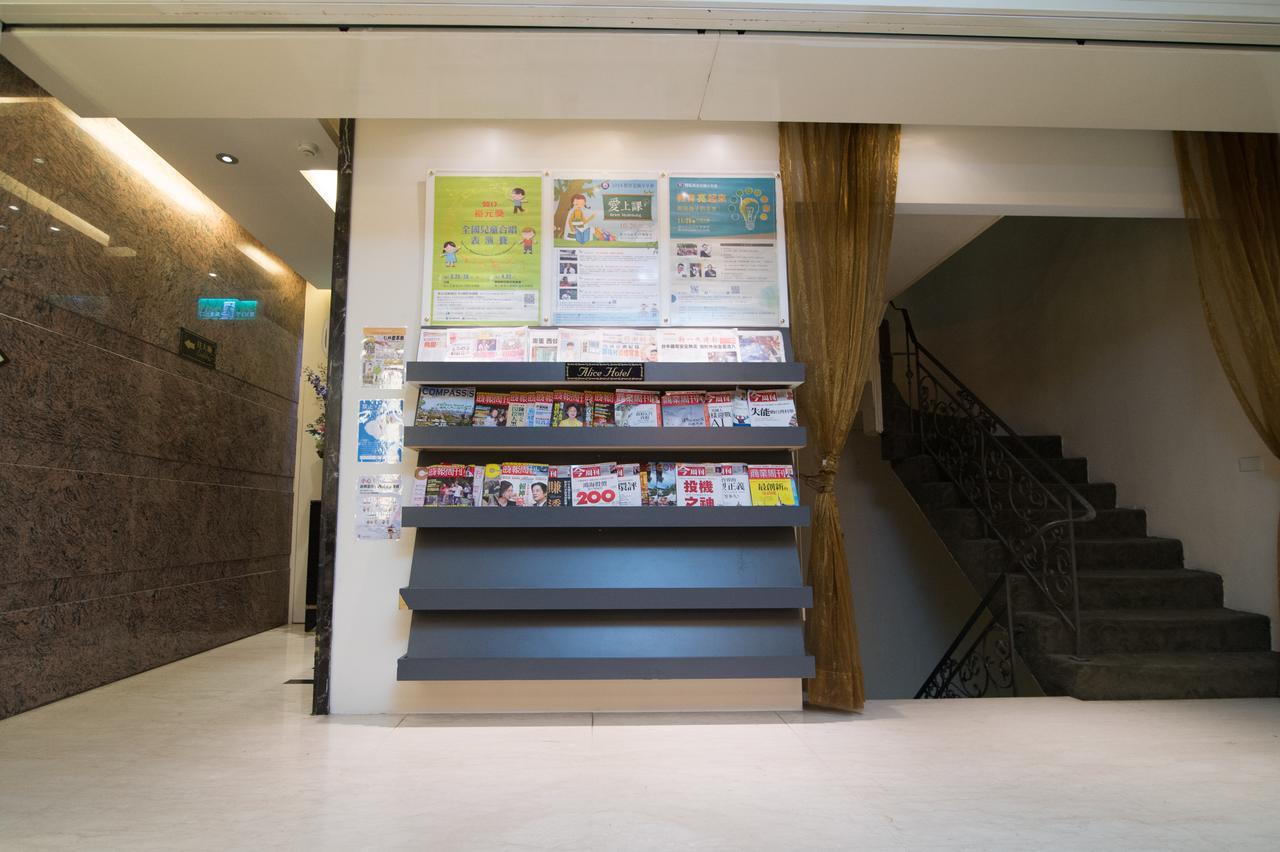Mila Hotel Taichung Bagian luar foto