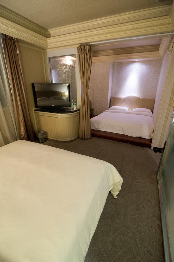 Mila Hotel Taichung Bagian luar foto