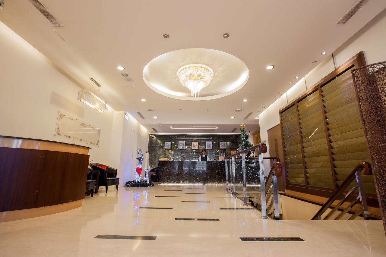 Mila Hotel Taichung Bagian luar foto