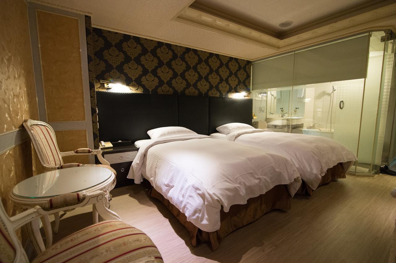 Mila Hotel Taichung Bagian luar foto