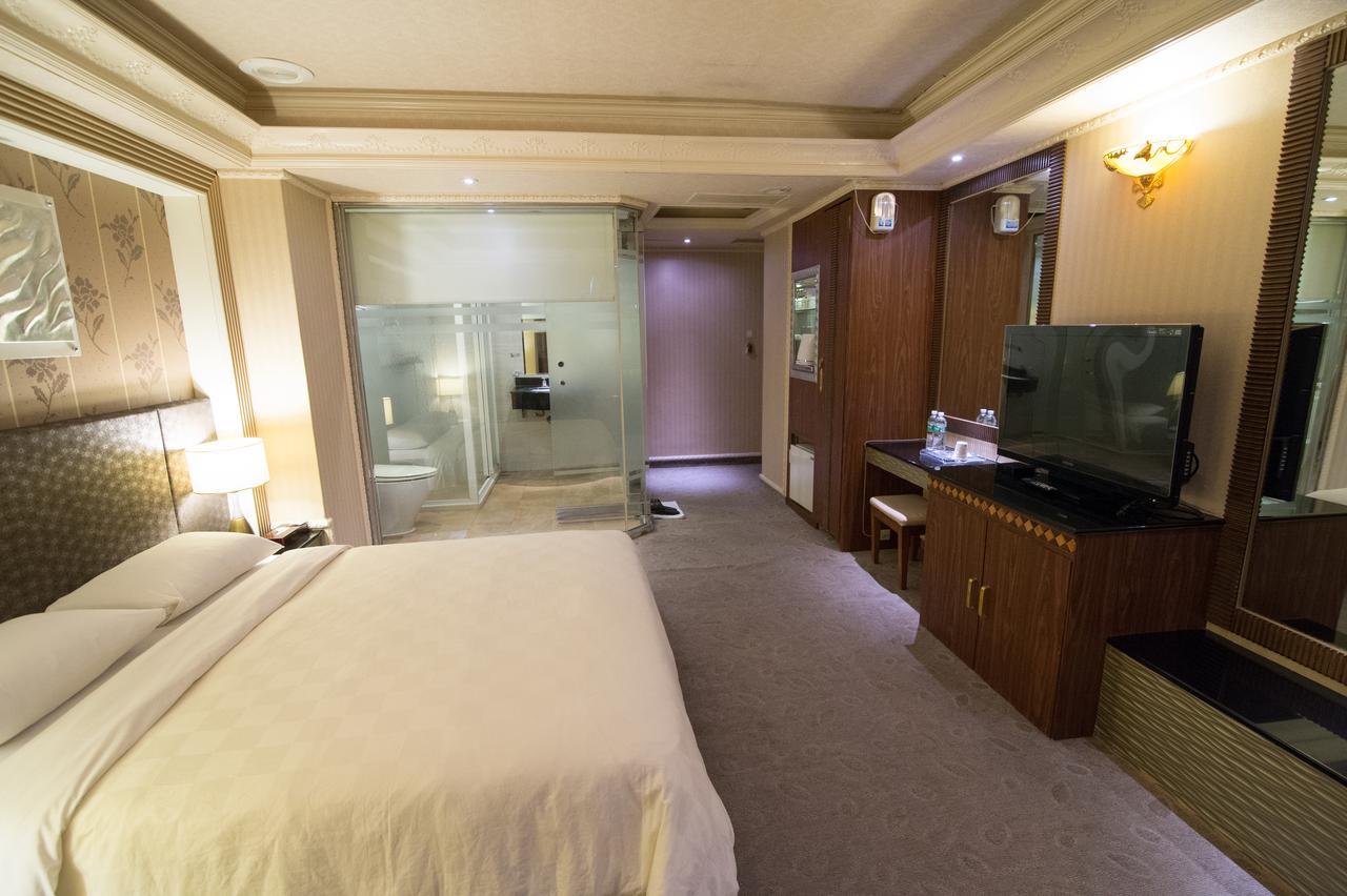 Mila Hotel Taichung Bagian luar foto