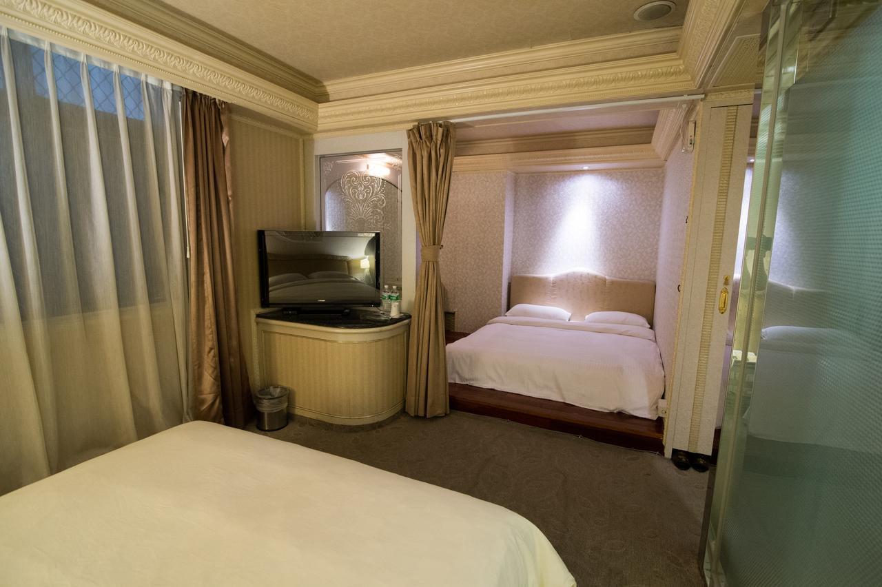 Mila Hotel Taichung Bagian luar foto