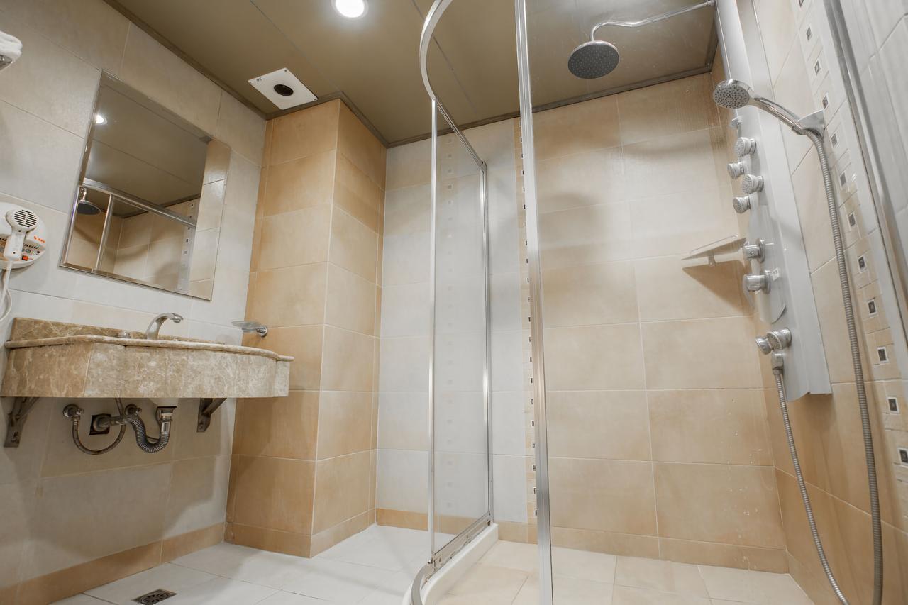 Mila Hotel Taichung Bagian luar foto
