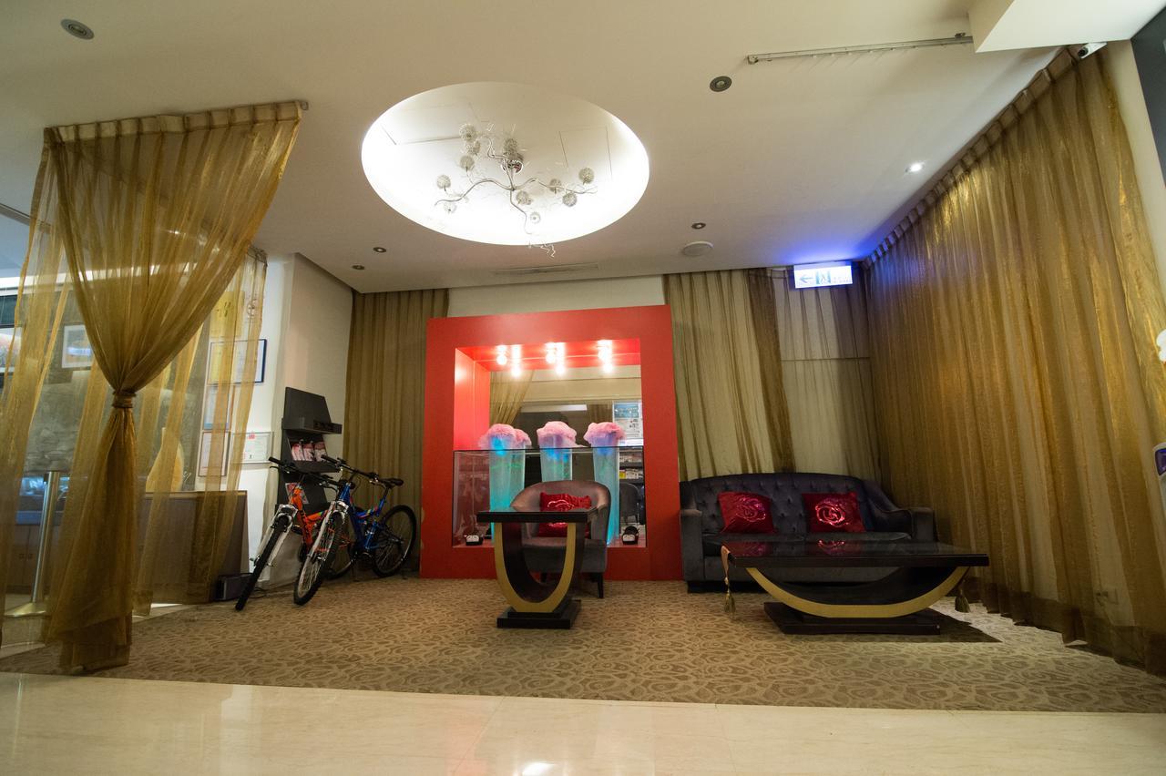 Mila Hotel Taichung Bagian luar foto